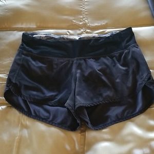 Lululemon Speed Up Camo shorts 2.5" lined